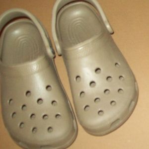 Crocs brand clogs sz 7 (wm) sz 5 (men) like new